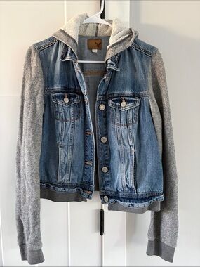 American Eagle Outfitters Blue Denim Jacket with Gray Knit Sleeves ad MSU logo